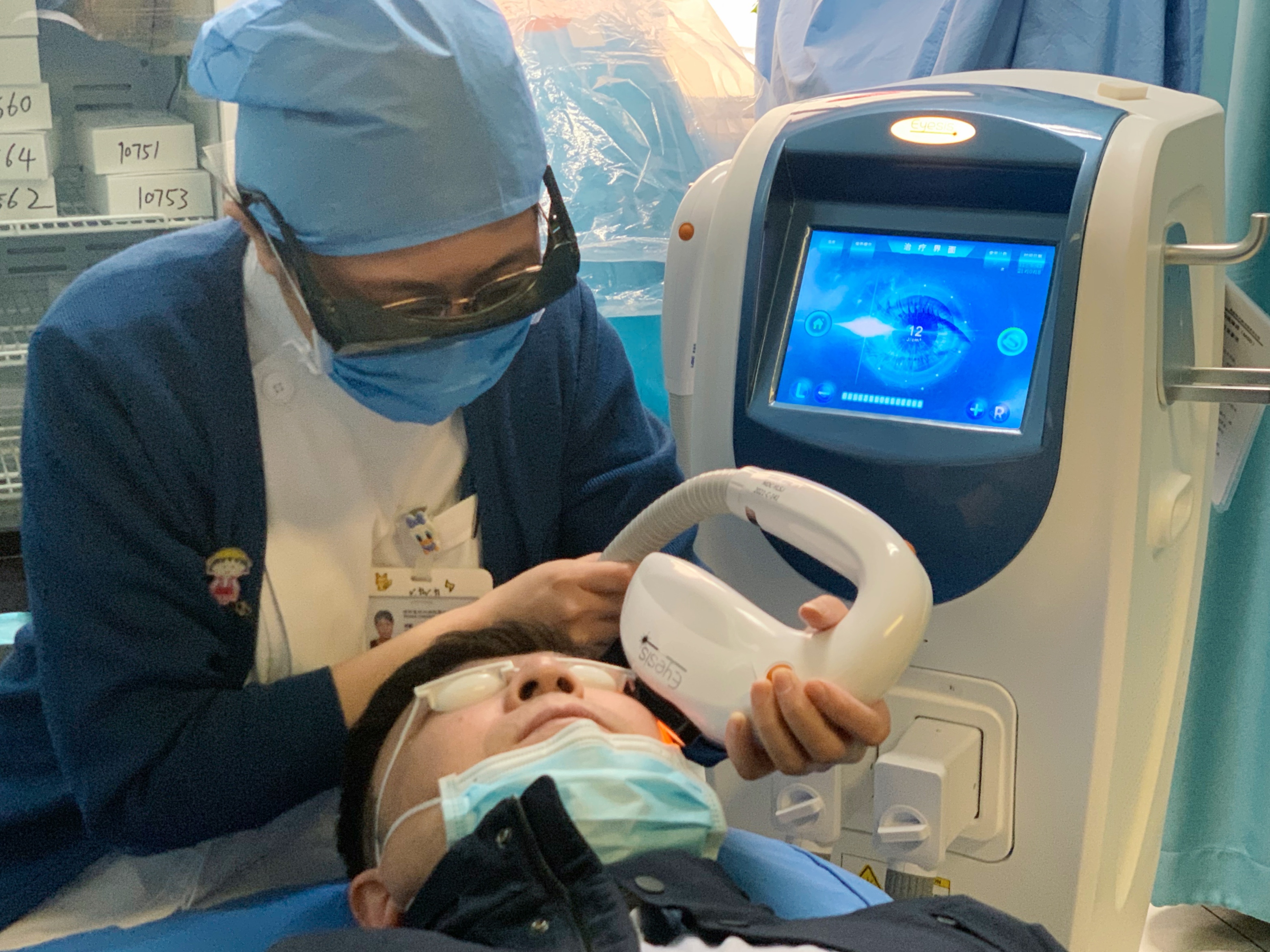 北京同仁医院使用EYESIS强脉冲光干眼治疗仪治疗干眼